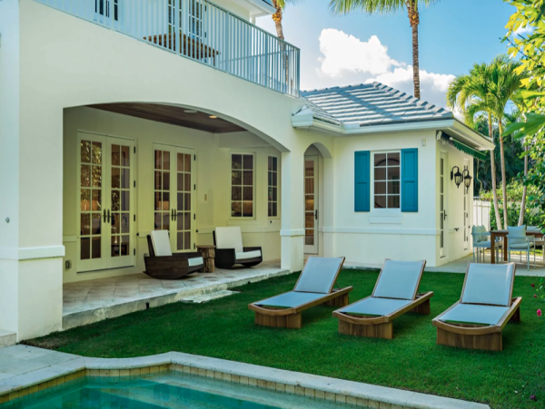 Luxury Vacation Residence in Palm Beach - Steps to Beach with Fire Place & Pool